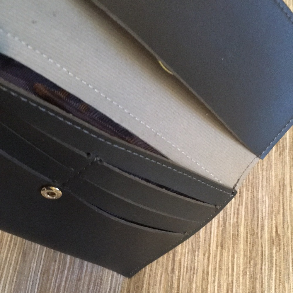Ladies wallet. - Picture 3 of 4
